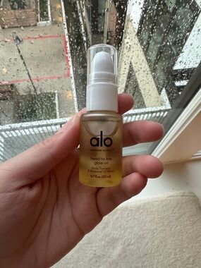 ALO Yoga Head-to-Toe Glow Oil - Golden Yellow Bottle